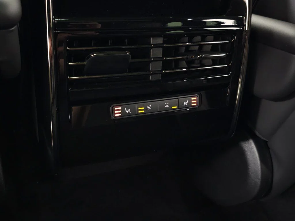 New 2026 Santorini Black Land Rover SE image 34