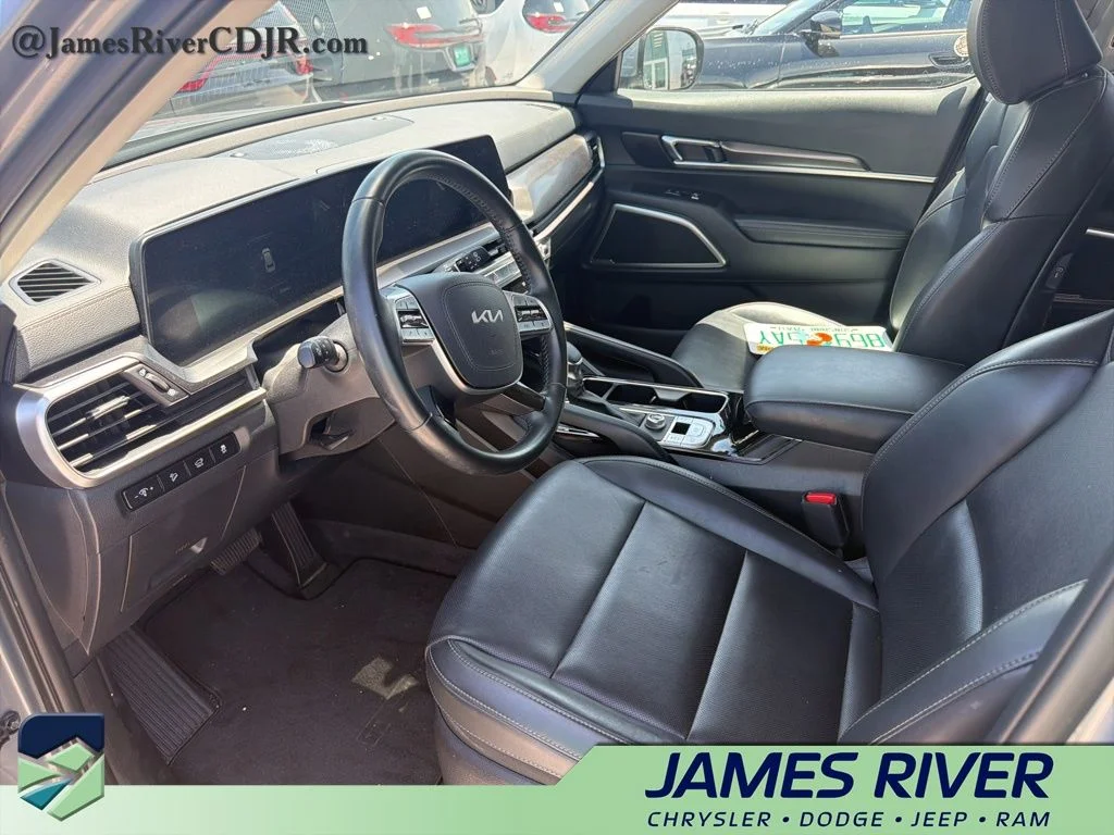 Used 2025 Silver Kia S image 2