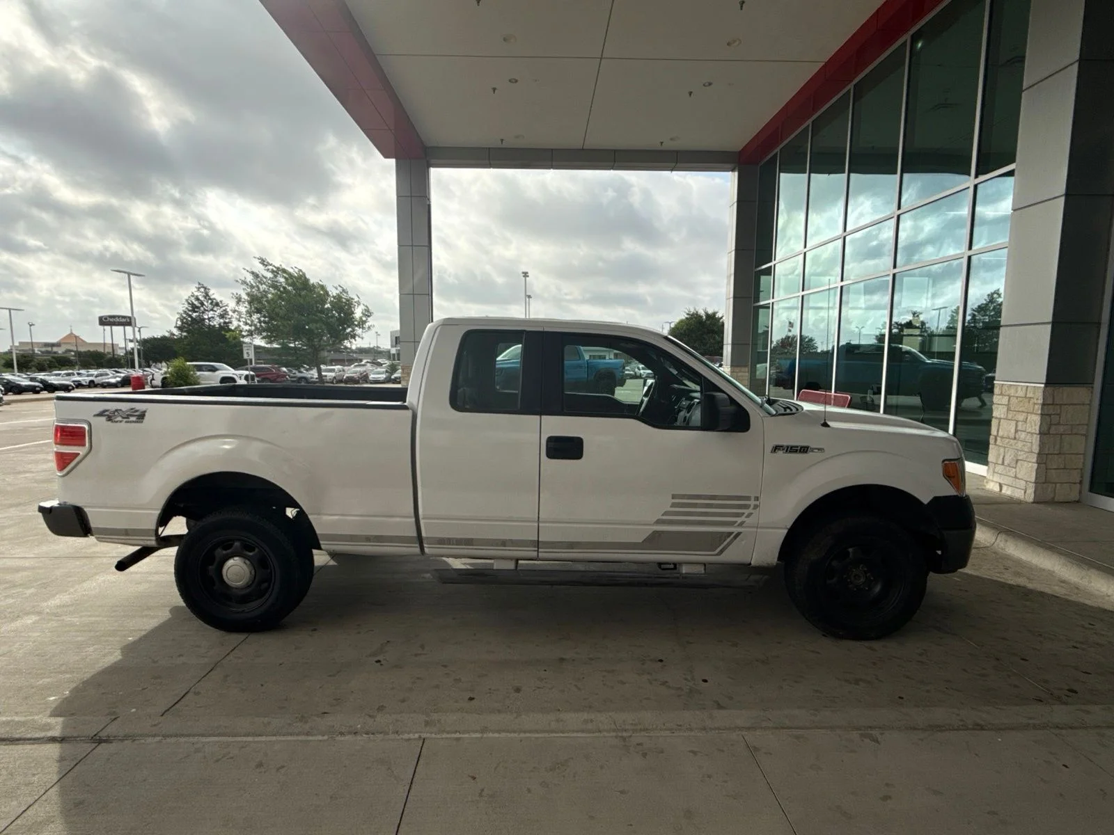 Used 2014 White Ford XL image 10