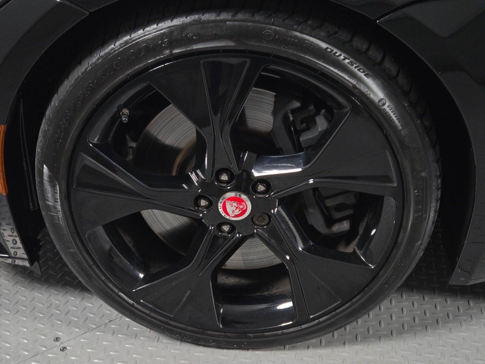 2023 Jaguar F-TYPE R-Dynamic - Photo 9