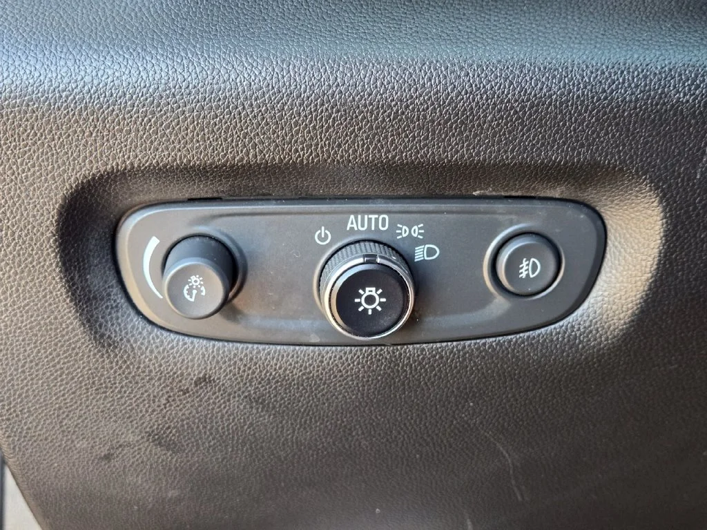 Used 2020 Gray Chevrolet LT image 33
