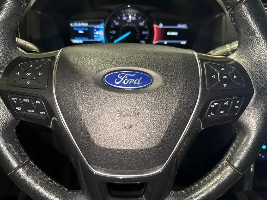 Used 2017 Shadow Black Ford Limited image 29