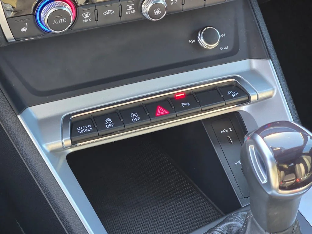 Certified Used 2025  Audi Premium S Line quattro image 28