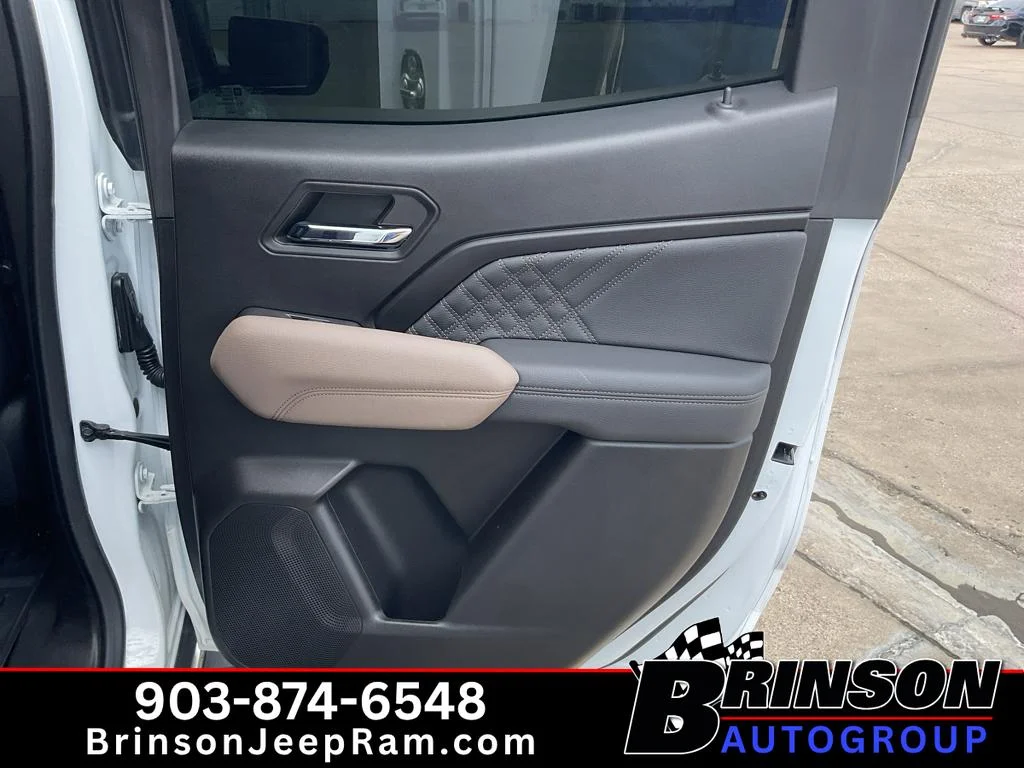 Used 2024 Summit White GMC 4WD Denali image 19