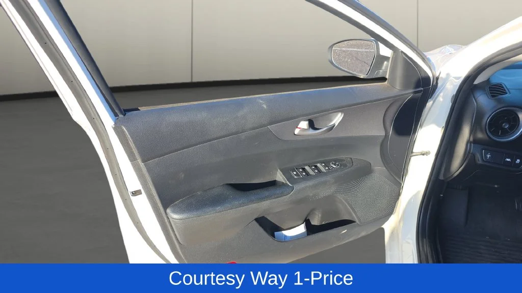 Used 2021 White Kia LXS image 12