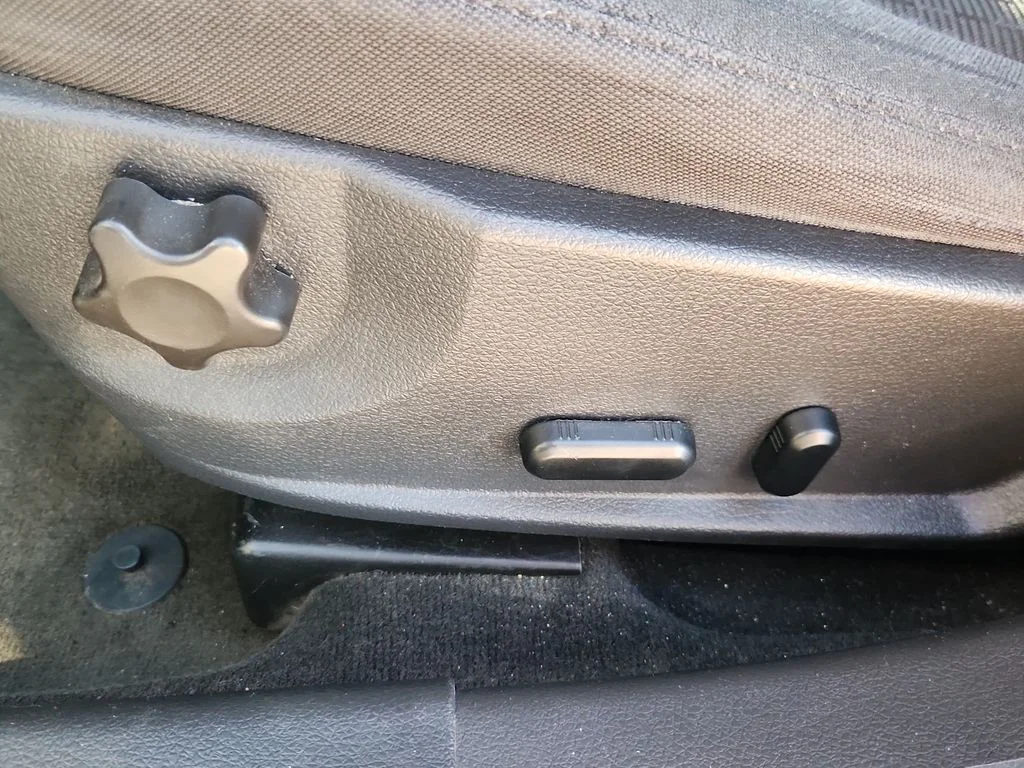 Used 2012 Blue Ford SE image 8