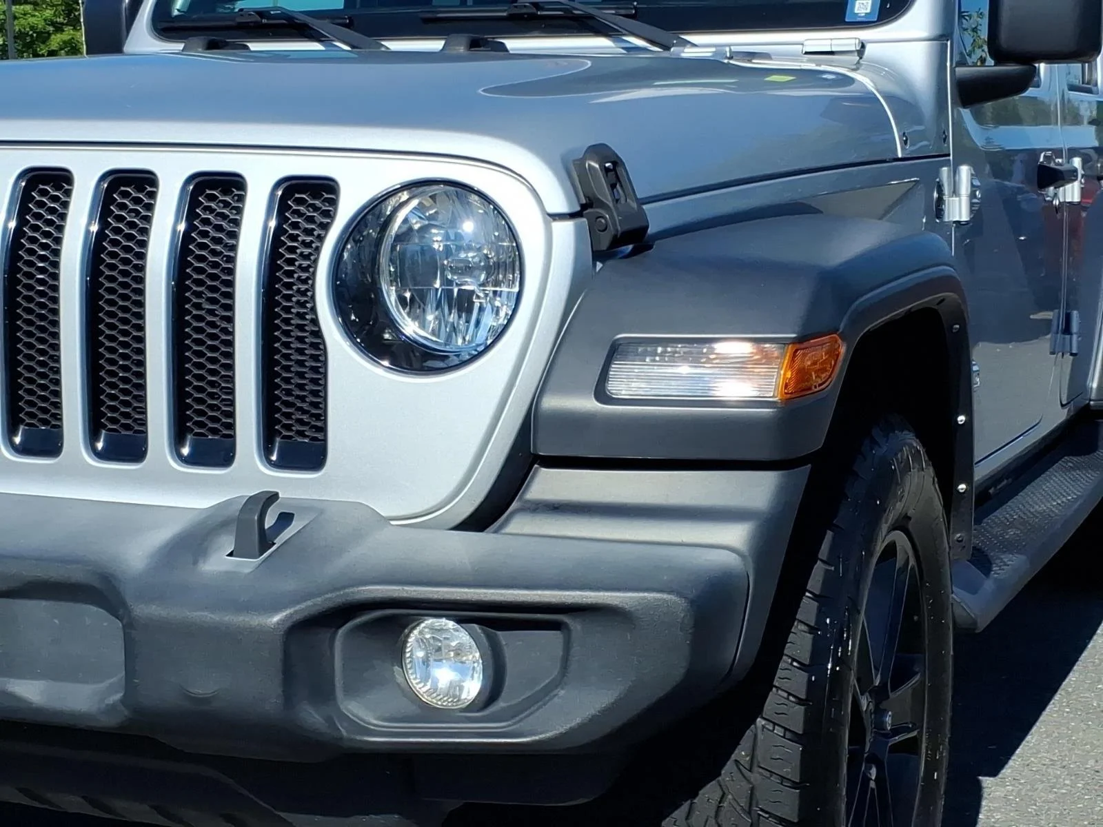 Used 2023 Silver Zynith Clearcoat Jeep Sport Altitude image 15