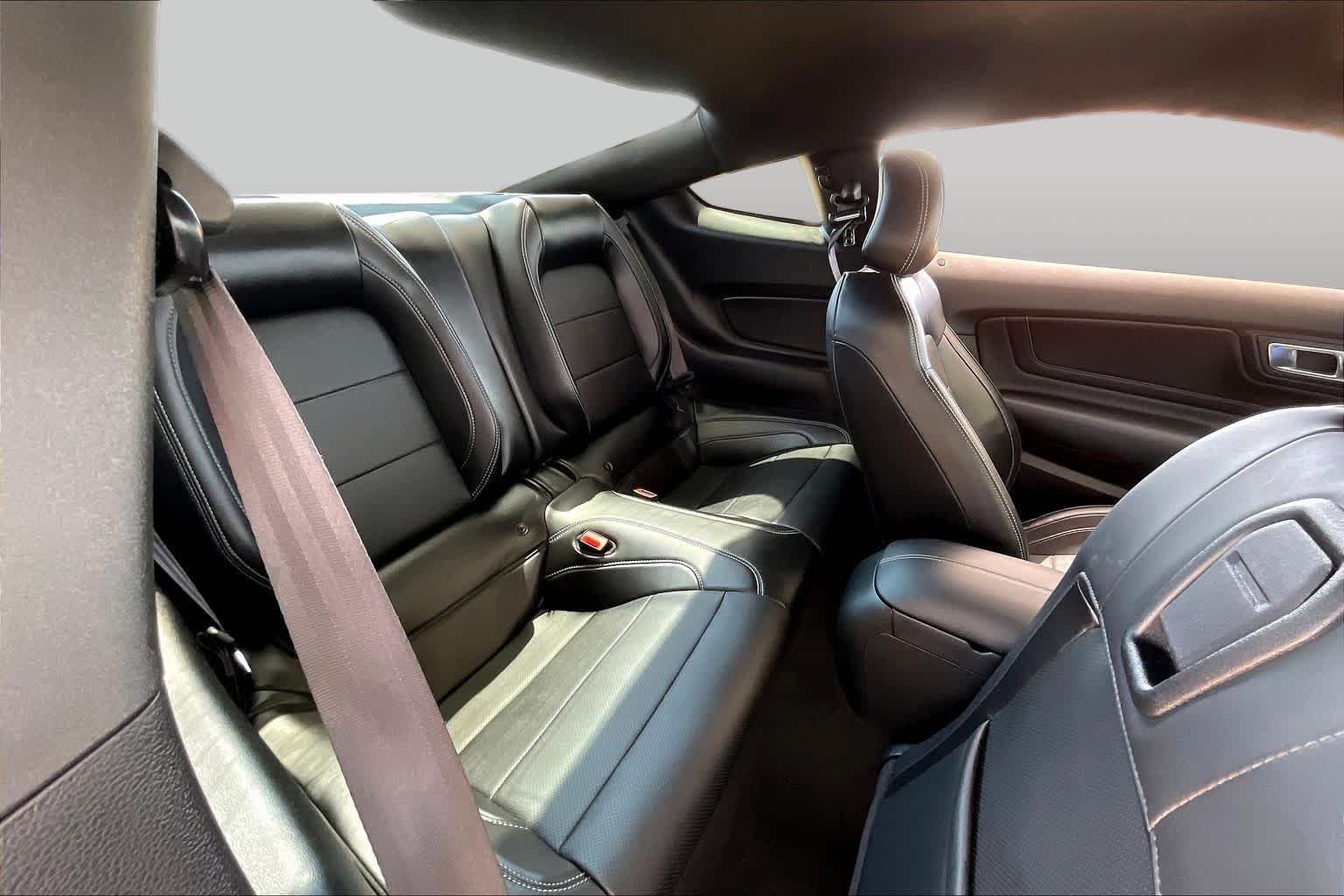 Used 2020 Oxford White Ford GT Premium image 19