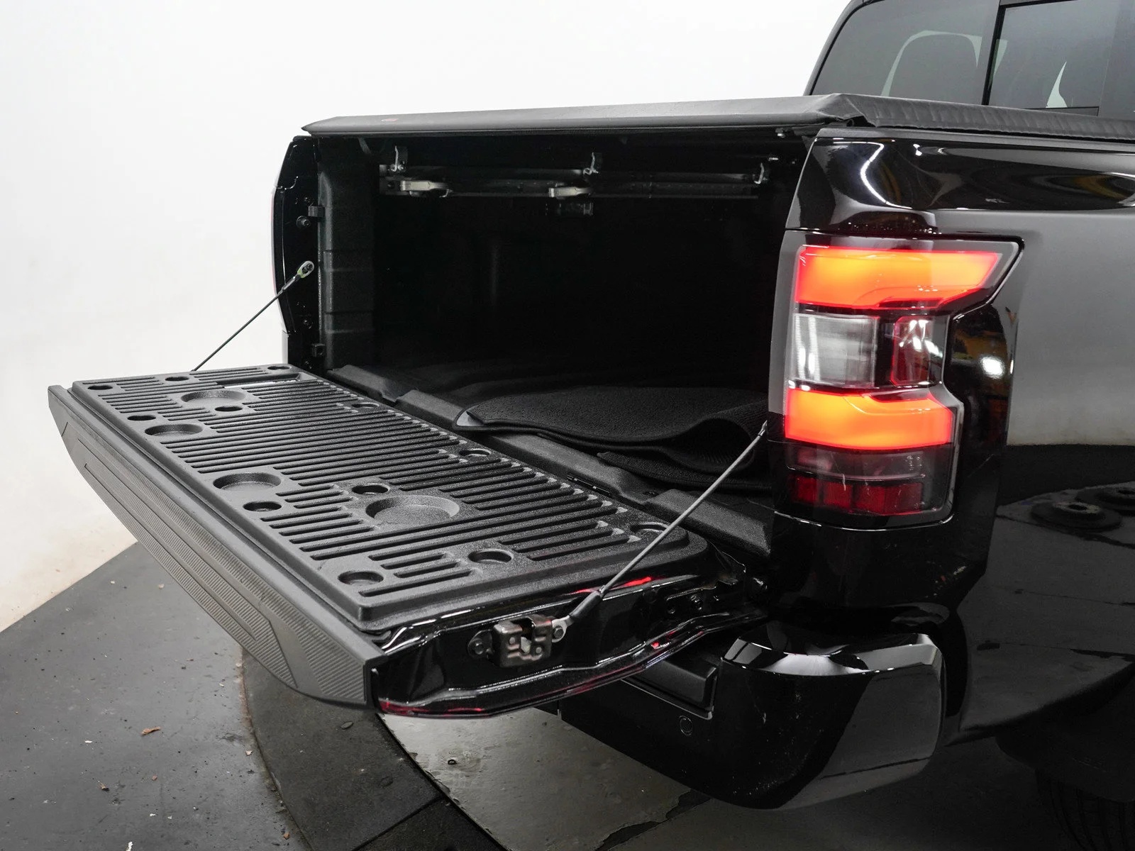Used 2023 Super Black Nissan SV image 9