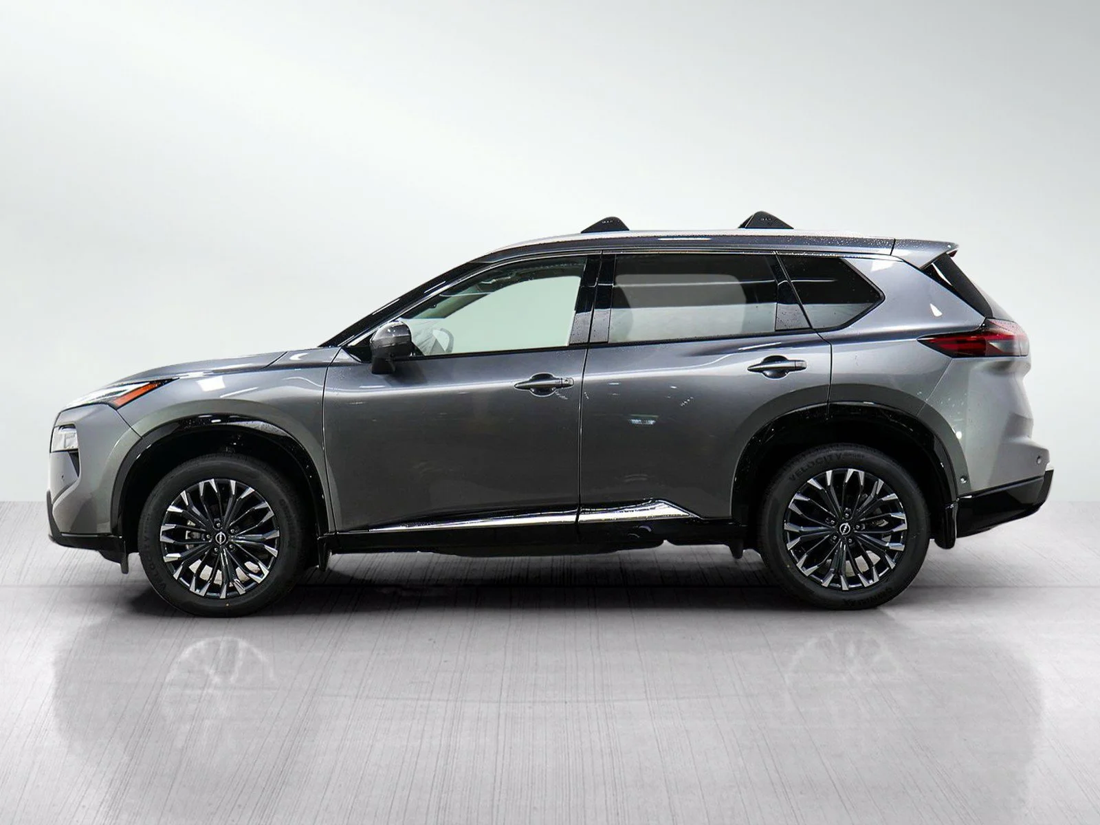 Used 2026 Nissan Rogue Platinum with VIN JN8BT3DD1TW290186 for sale in Burnsville, Minnesota