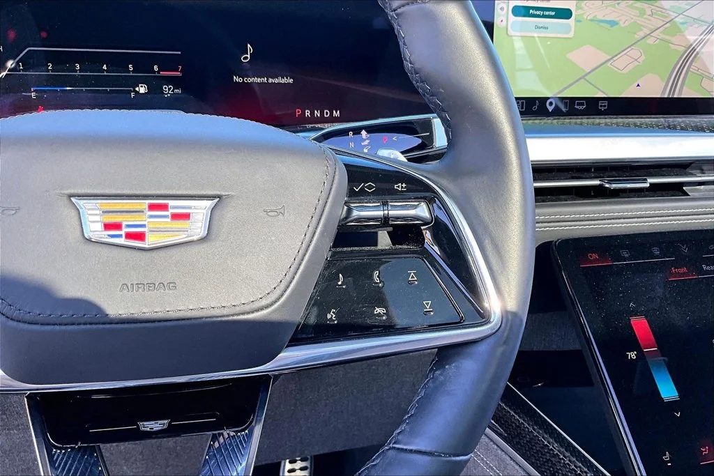 Used 2025 White Cadillac V-Series image 21