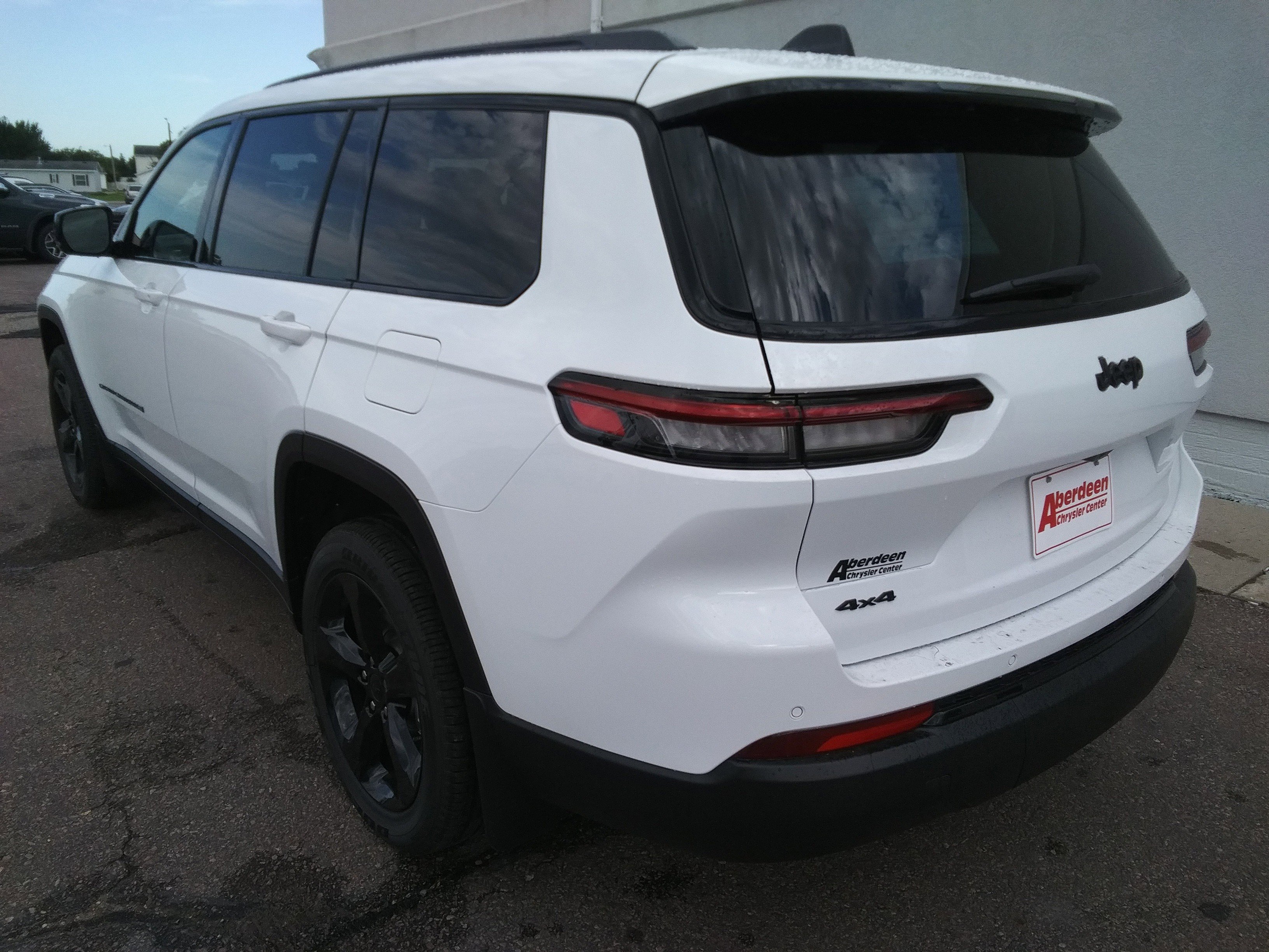 2025 Jeep Grand Cherokee Altitude photo 2