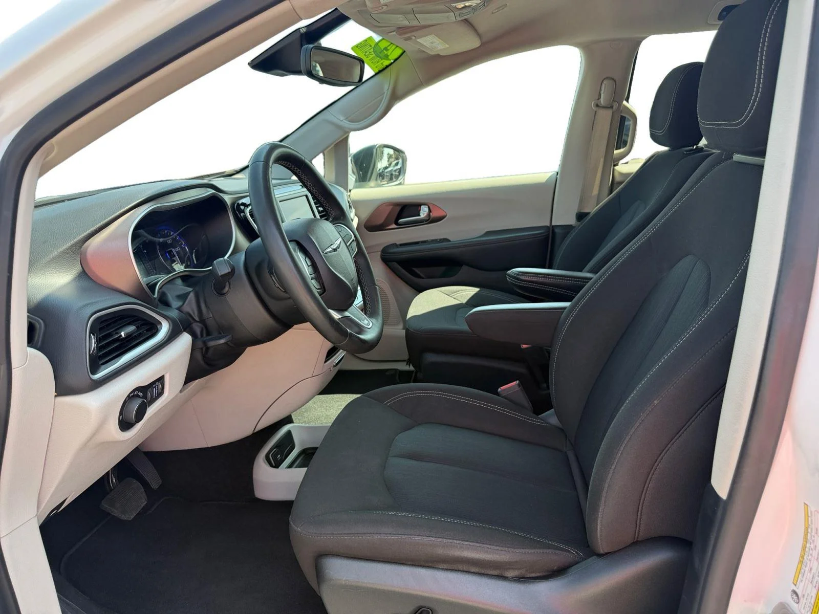 Used 2024 Bright White Clearcoat Chrysler LX image 9