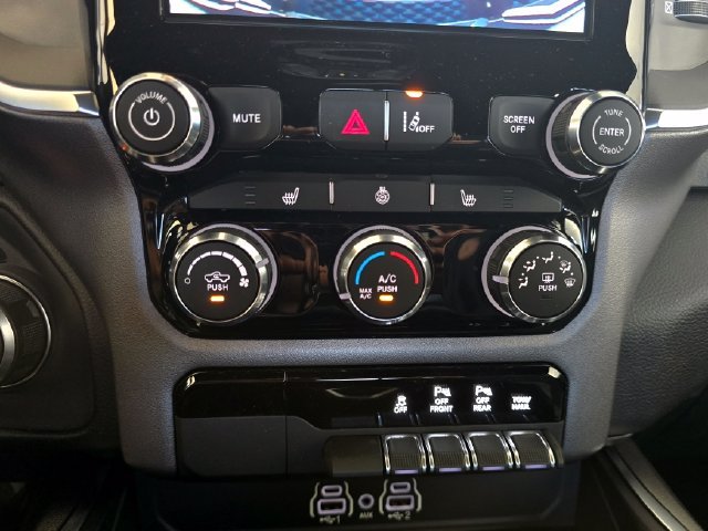 New 2026 Diamond Black Crystal Pearl-Coat Exterior Paint RAM Big Horn/Lone Star image 12