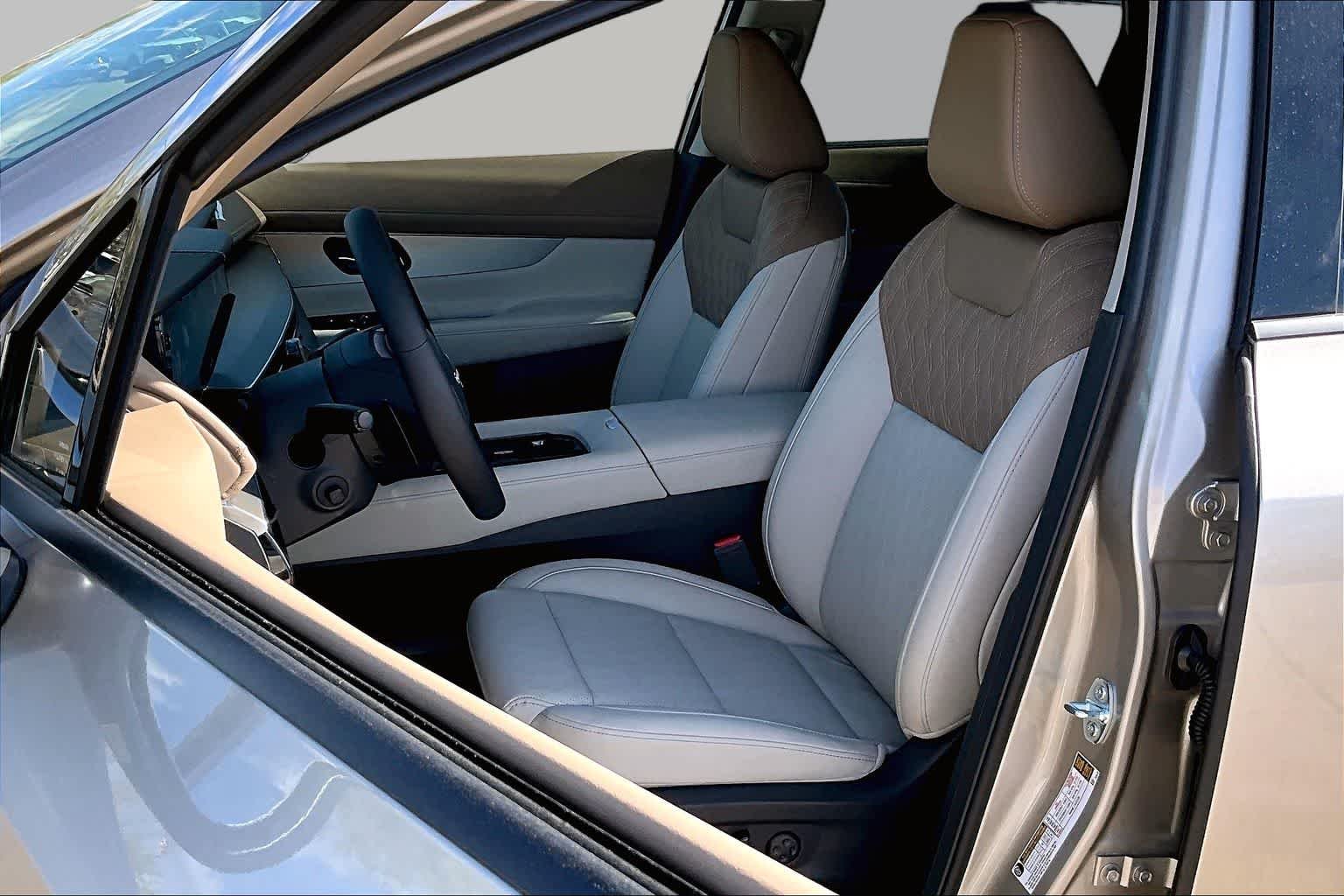 New 2026 Champagne Silver Metallic Nissan Platinum image 17