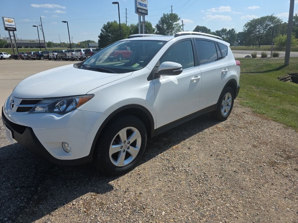 Used 2013 White Toyota XLE image 6