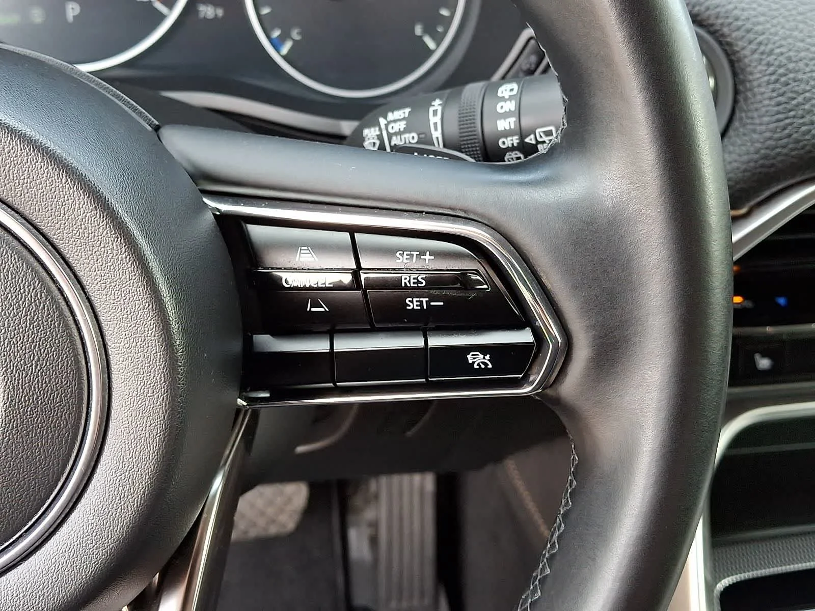 Used 2025 Rhodium White Premium Mazda Preferred Package image 26