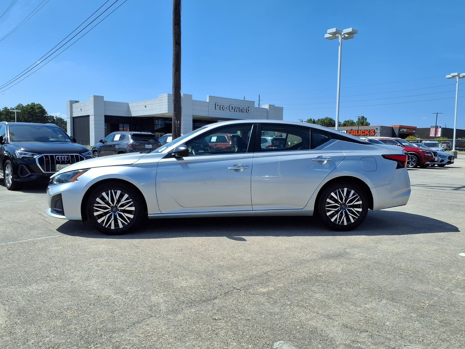 2024 Nissan Altima 2.5 SV Silver at Robbins Nissan