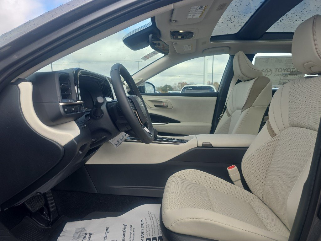 2026 Toyota Crown Limited - Photo 7