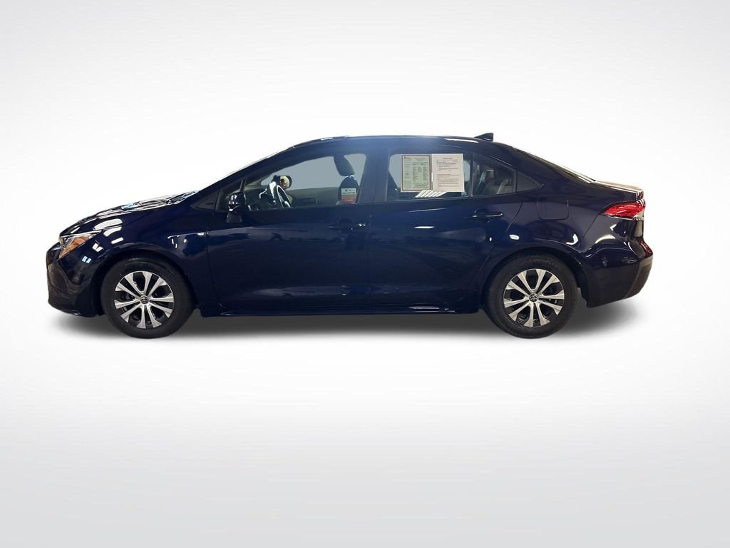Used 2022  Toyota LE image 2