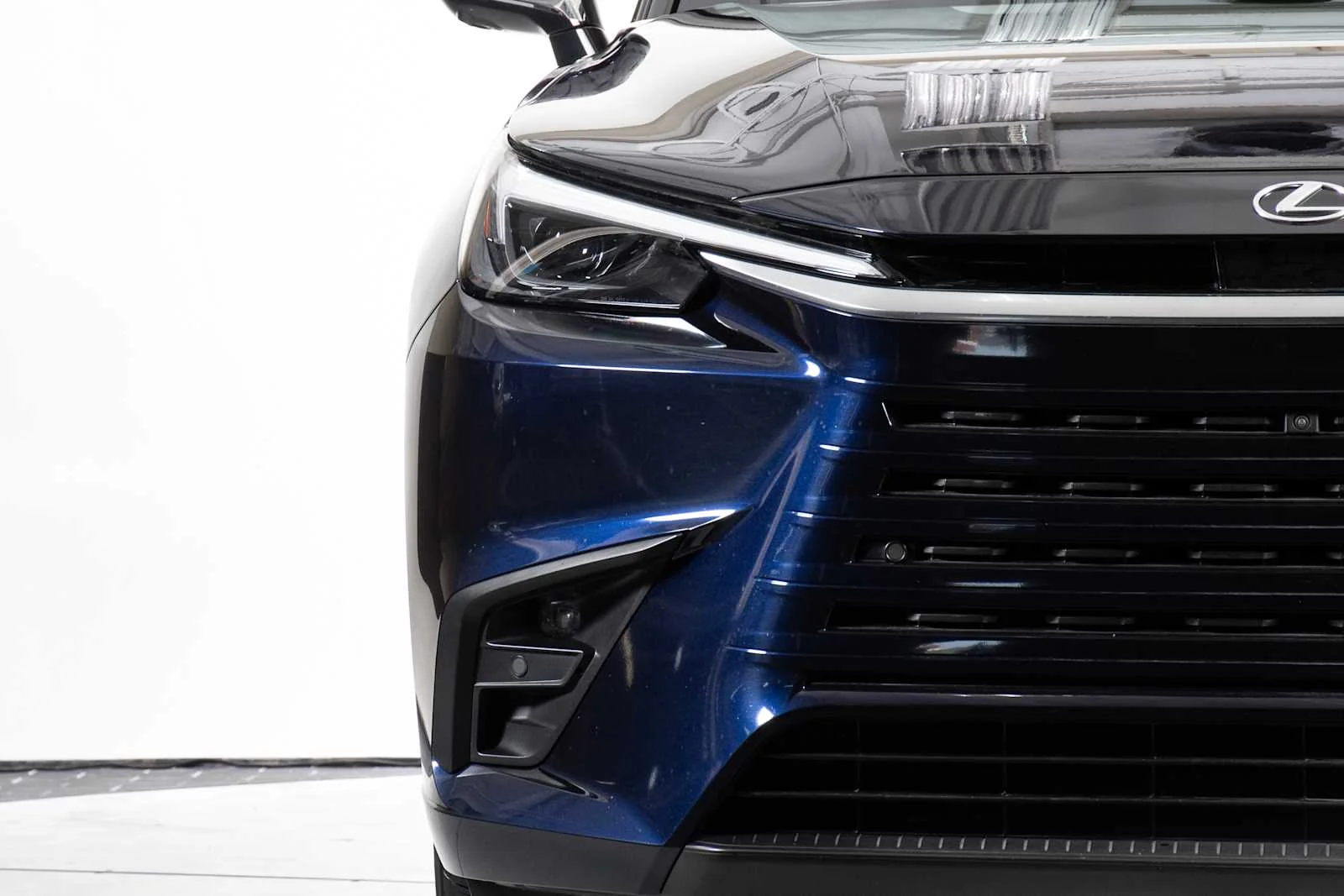 Used 2025 Nightfall Mica Lexus Premium image 9