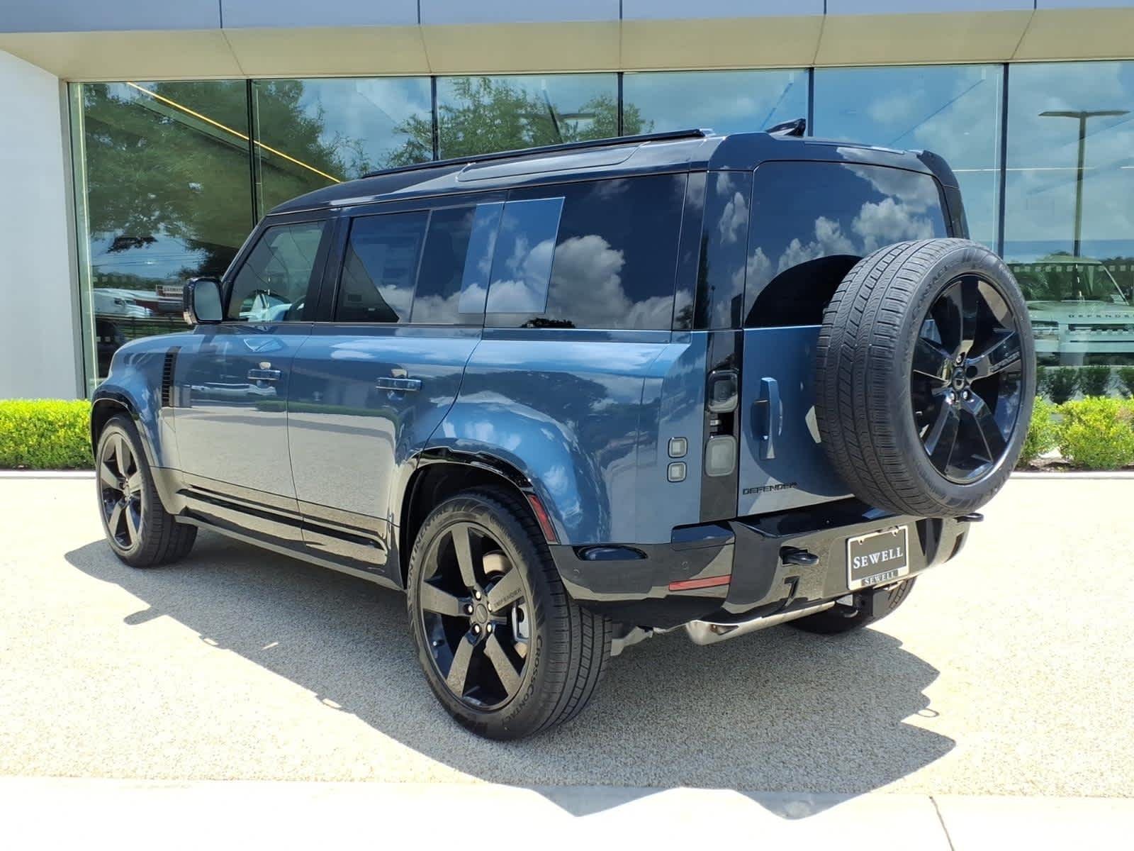 New 2026 Tasman Blue Land Rover X-Dynamic SE image 4