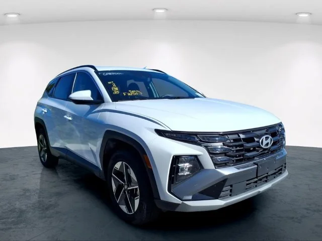 Used 2025 White Hyundai SEL image 11