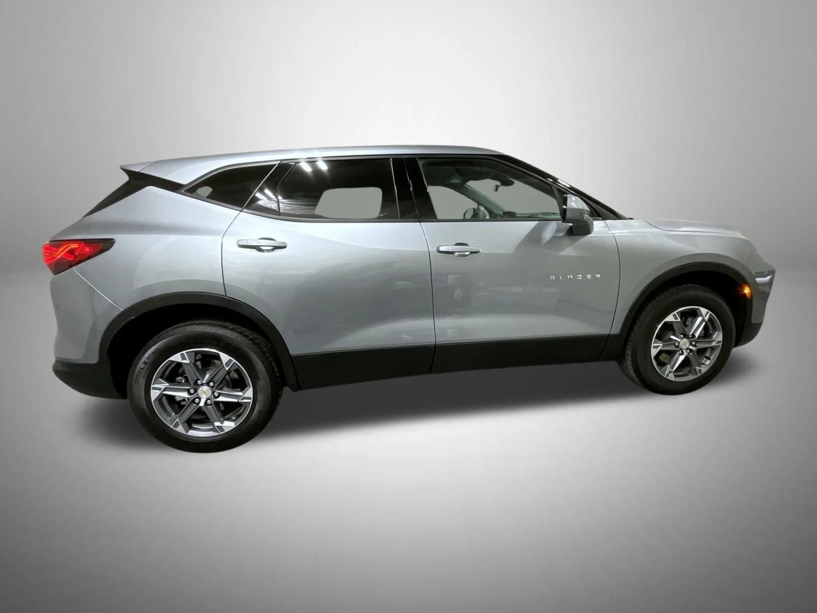 Used 2025 Gray Chevrolet LT image 4