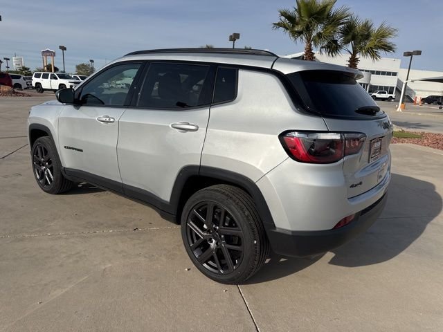 New 2026 Silver Zynith Metallic Clear-Coat Exterior Paint Jeep Latitude image 3