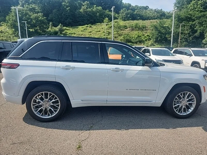 Used 2025 White Jeep Summit image 9