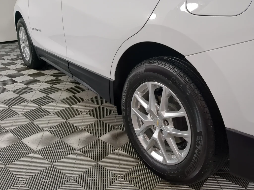 Used 2023 Summit White Chevrolet LT image 5