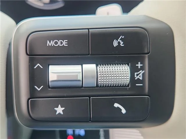New 2026 Shimmering Silver Hyundai SEL image 15
