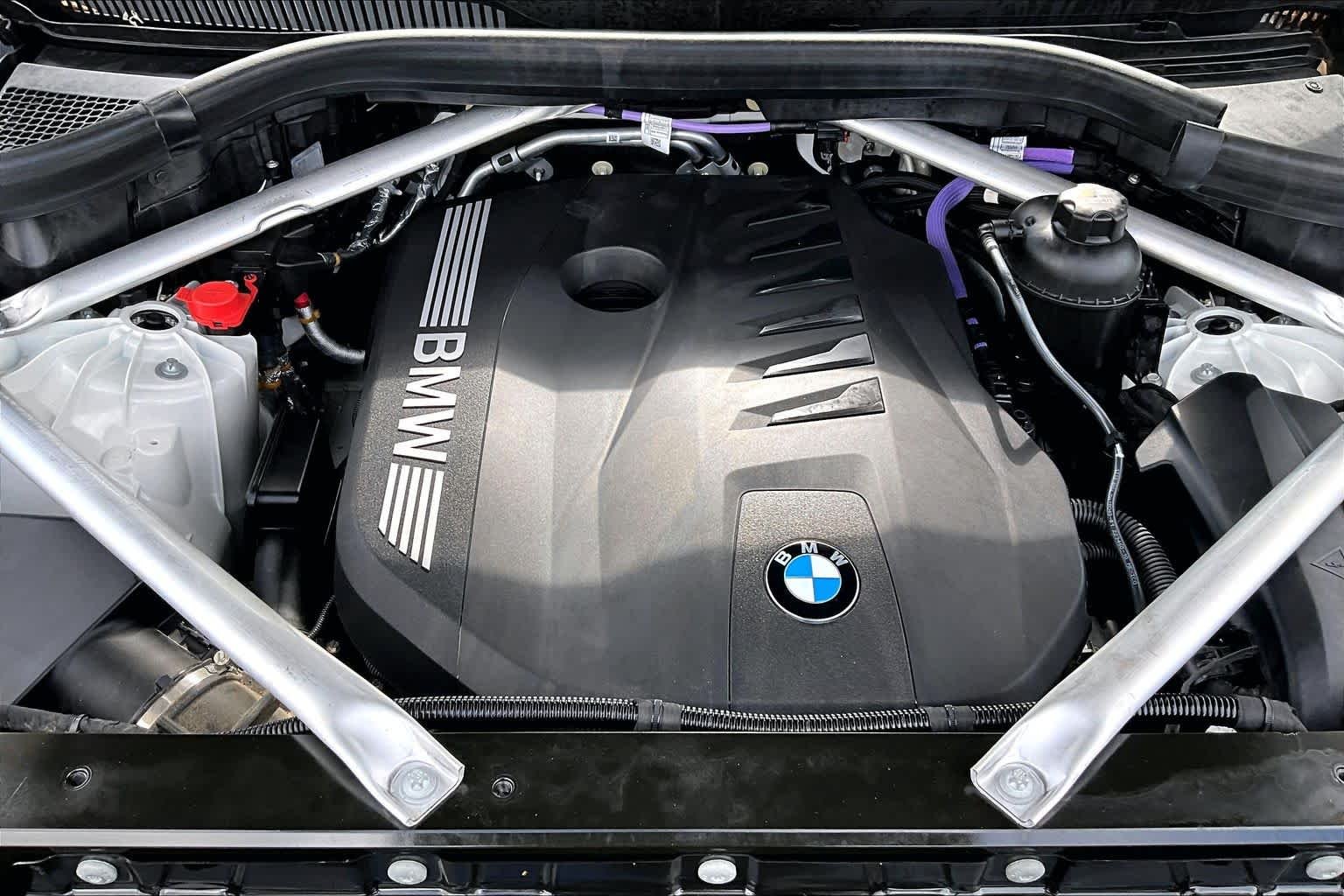 Used 2026 Alpine White BMW sDrive40i image 32