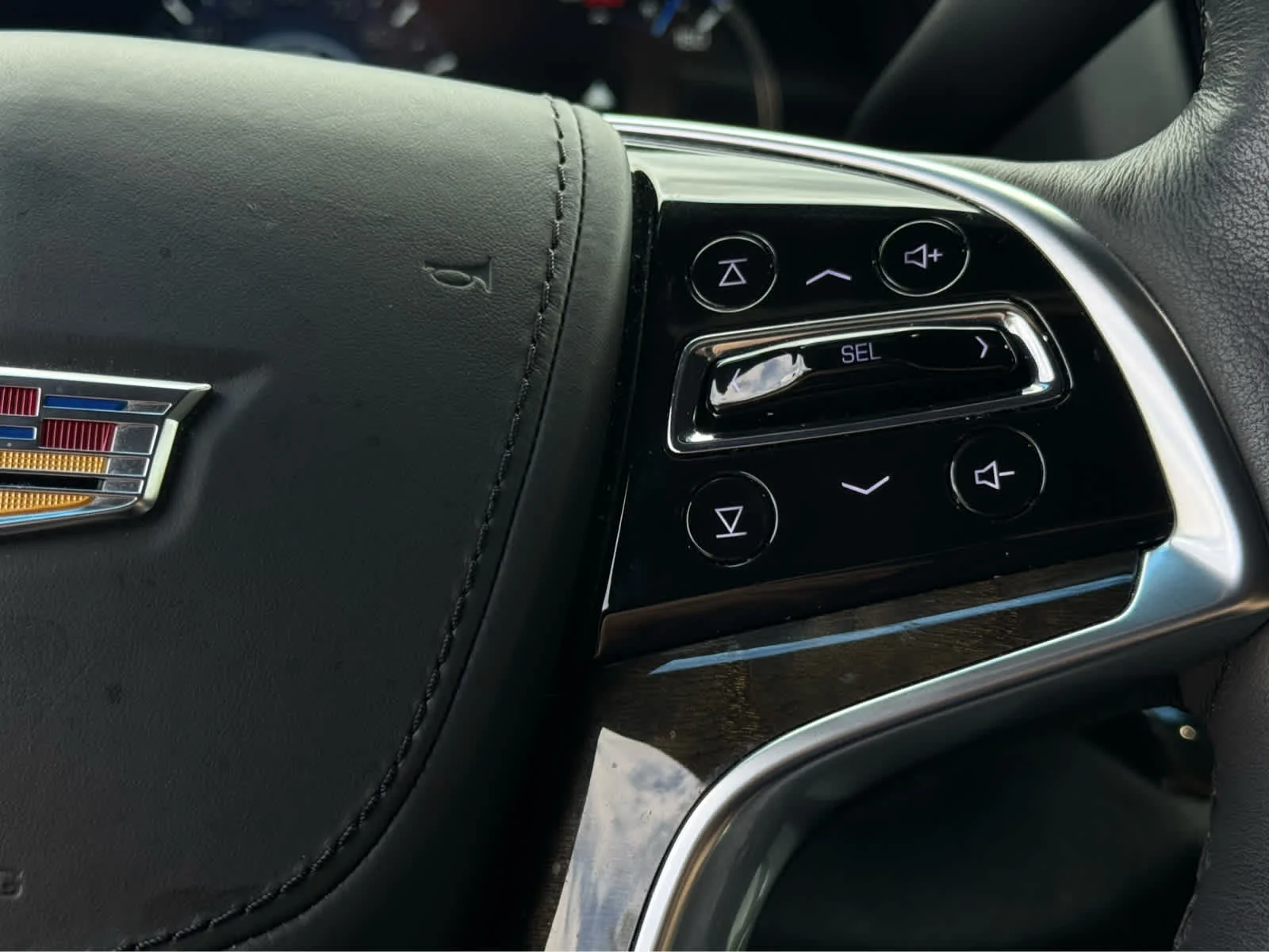 Used 2019 Radiant Silver Metallic Cadillac Platinum image 24