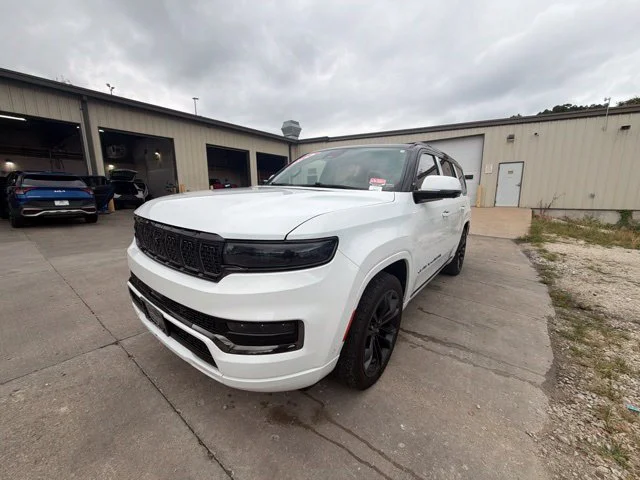 Used 2022 White Jeep Series II image 7