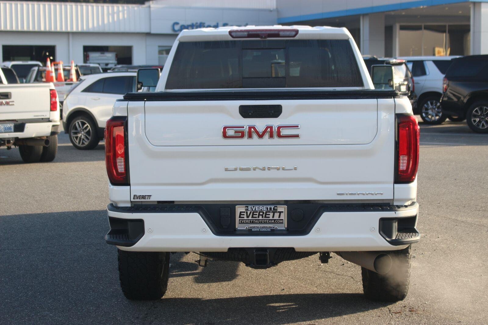 Used 2022 SUMMIT WHITE GMC Denali image 6