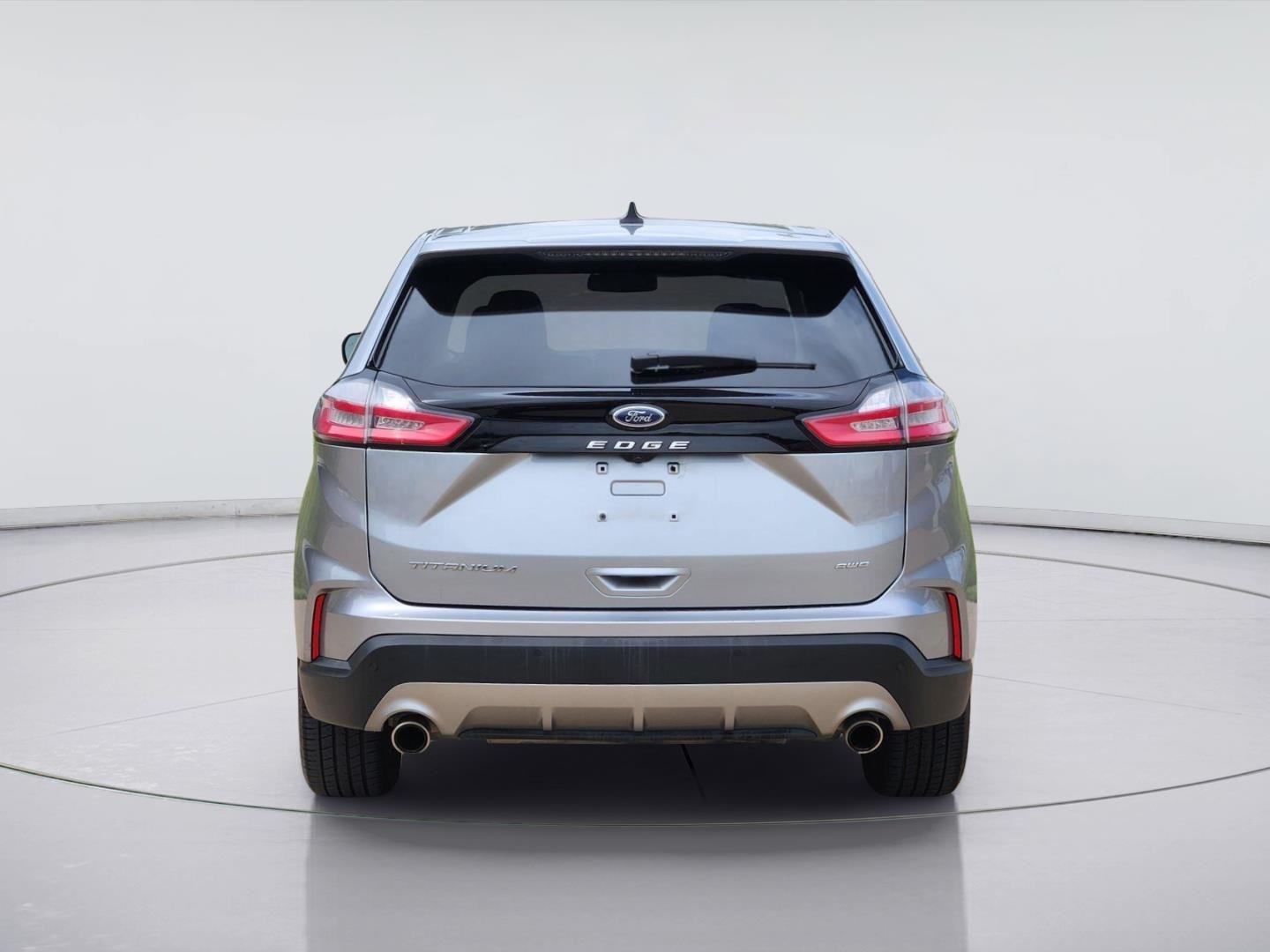 Used 2024 Iconic Silver Ford Titanium image 5