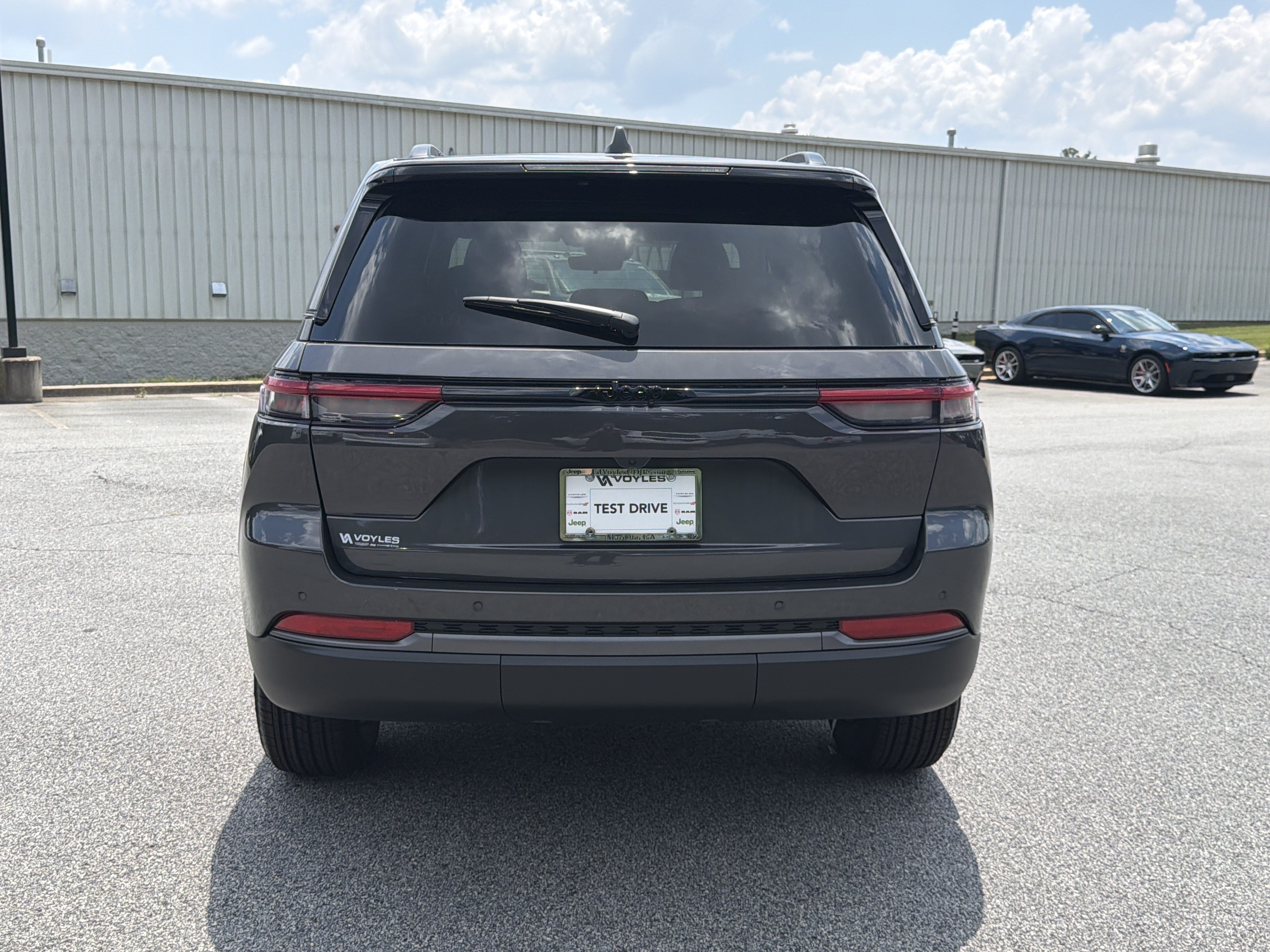 New 2026 Baltic Gray Metallic Clear-Coat Exterior Paint Jeep Altitude image 7