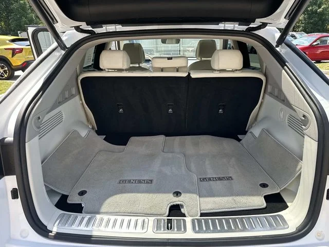 Used 2023 White Genesis Advanced image 29