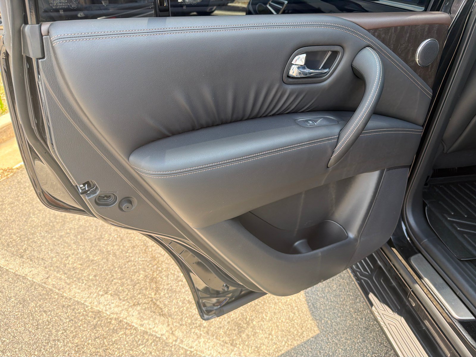 Used 2024 Super Black Nissan Platinum image 21