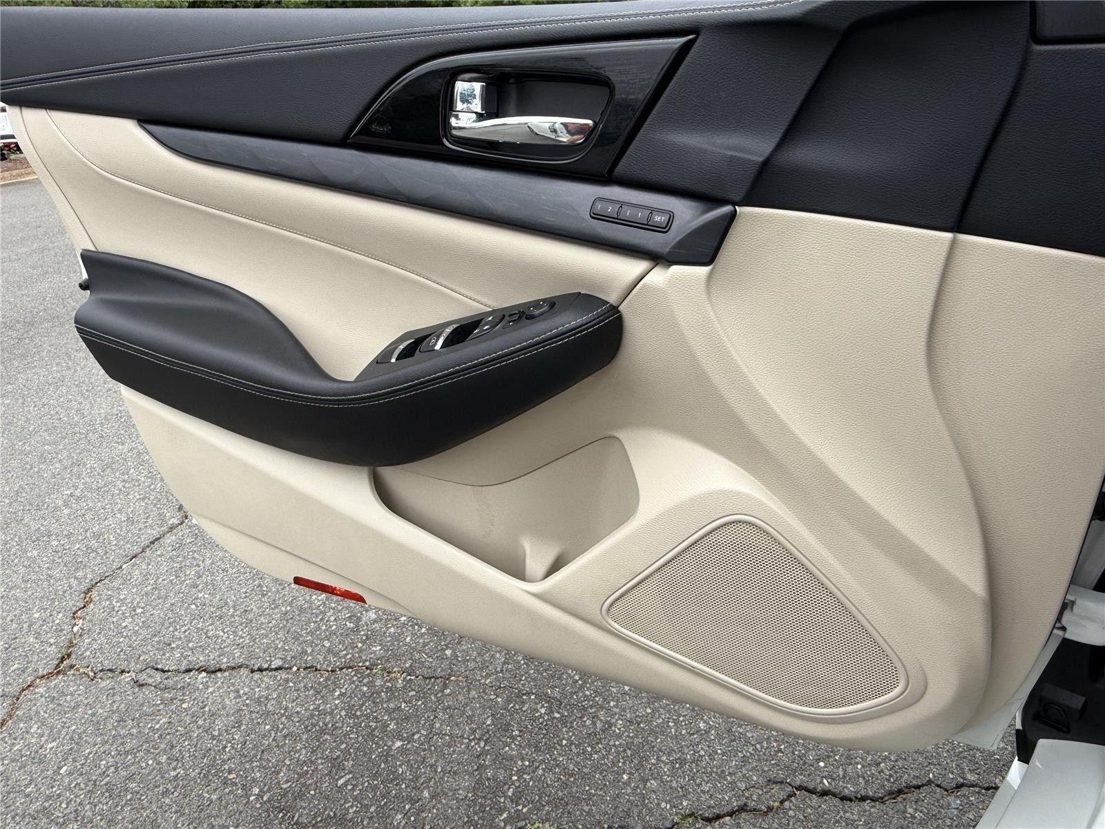 Used 2023 Pearl White Tricoat Nissan Platinum image 20
