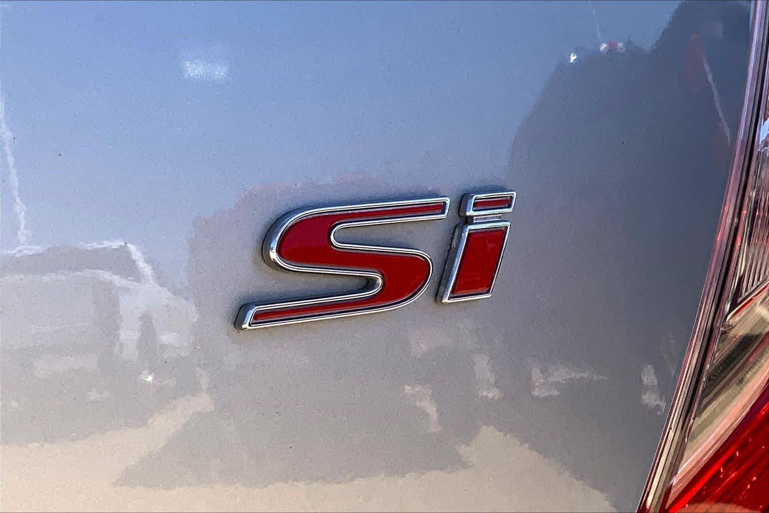 Used 2017 Modern Steel Metallic Honda Si image 10