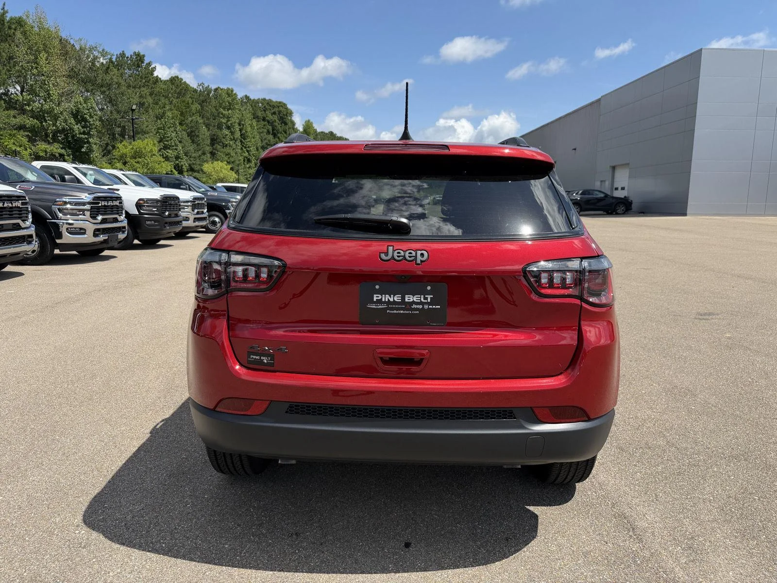 New 2026 Red Hot Pearl-Coat Exterior Paint Jeep Latitude Altitude image 5