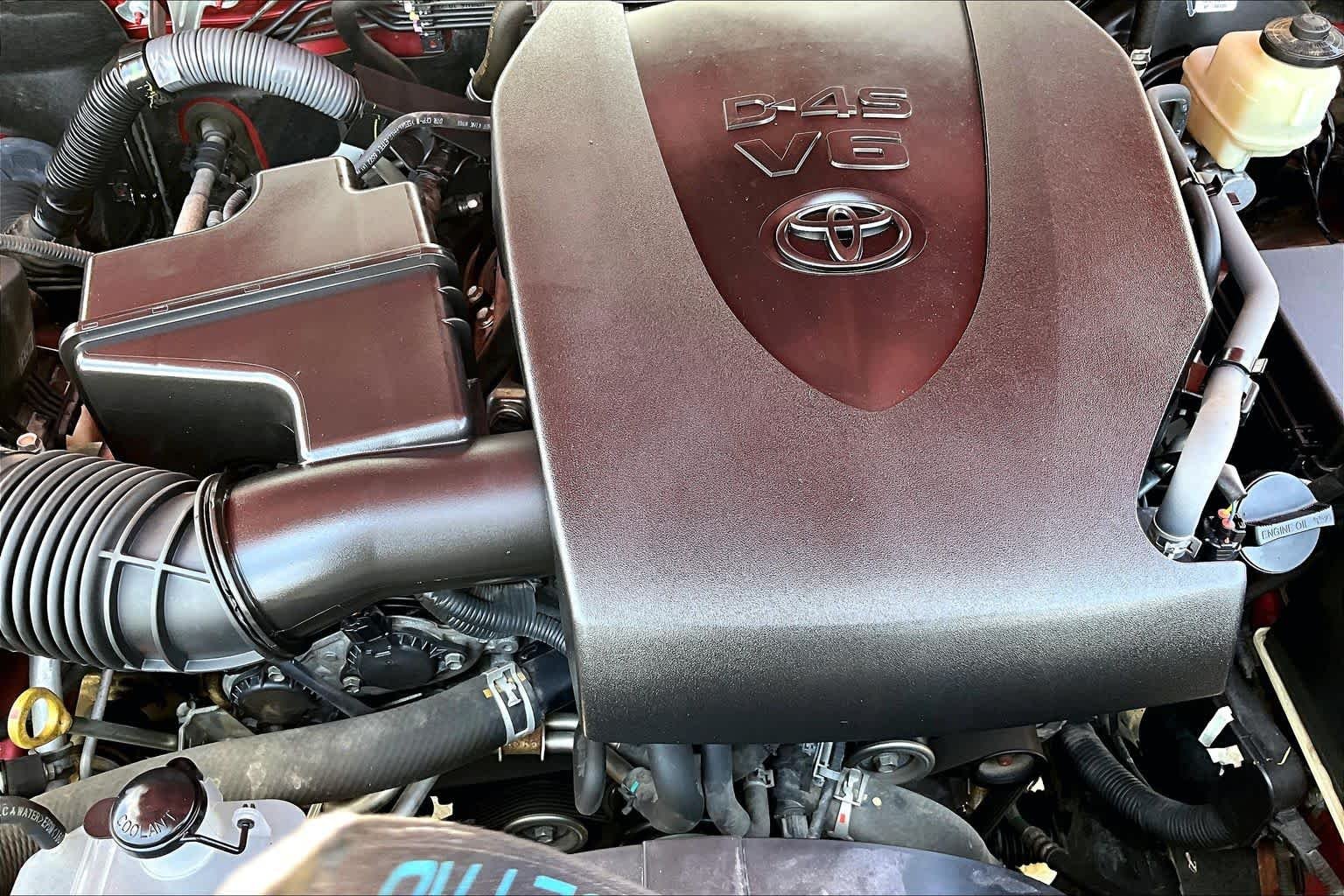 Used 2016 Barcelona Red Metallic Toyota SR5 image 33