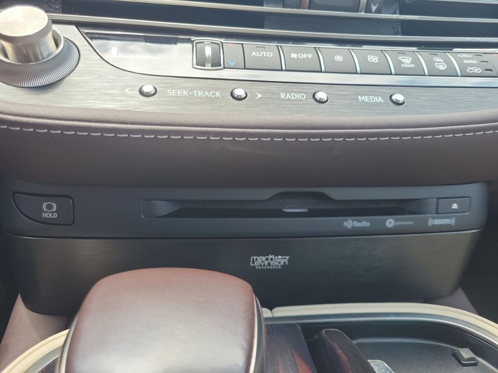 Used 2018 White Lexus 500 Base image 25