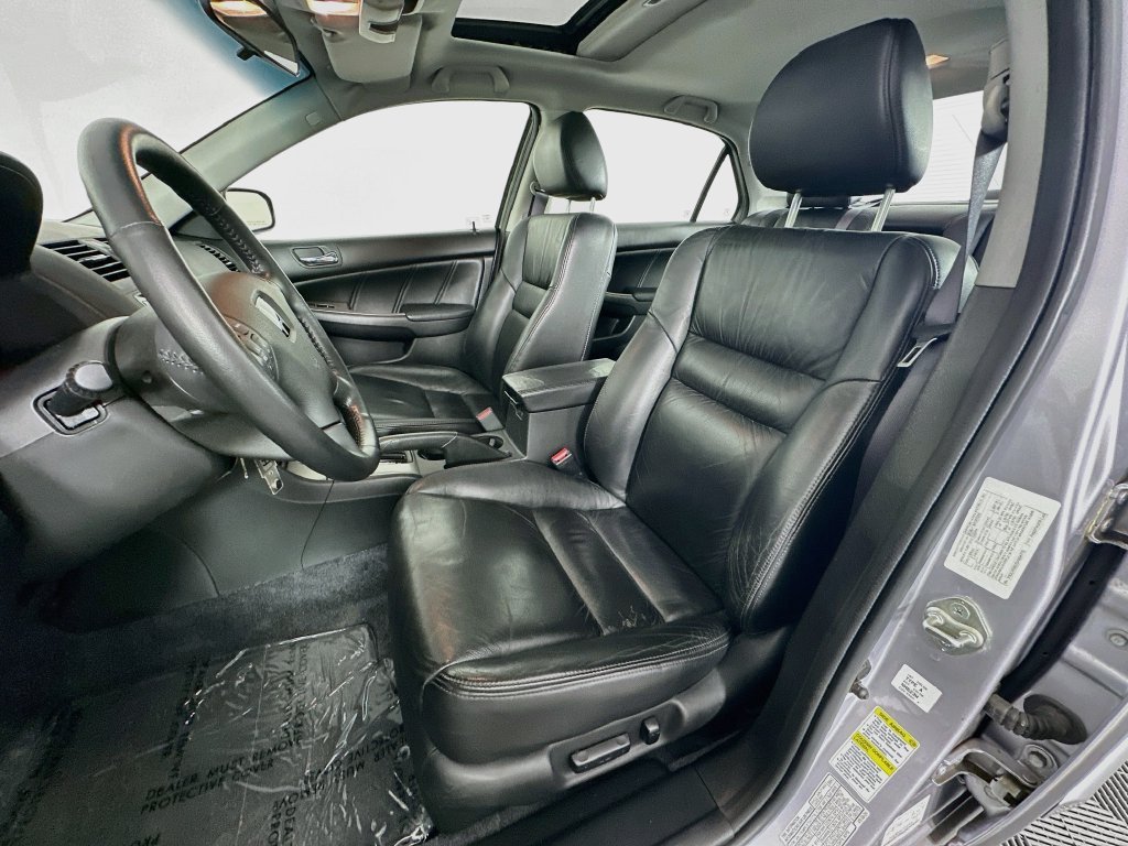 Used 2005 Silver Frost Metallic Honda EX-L image 20
