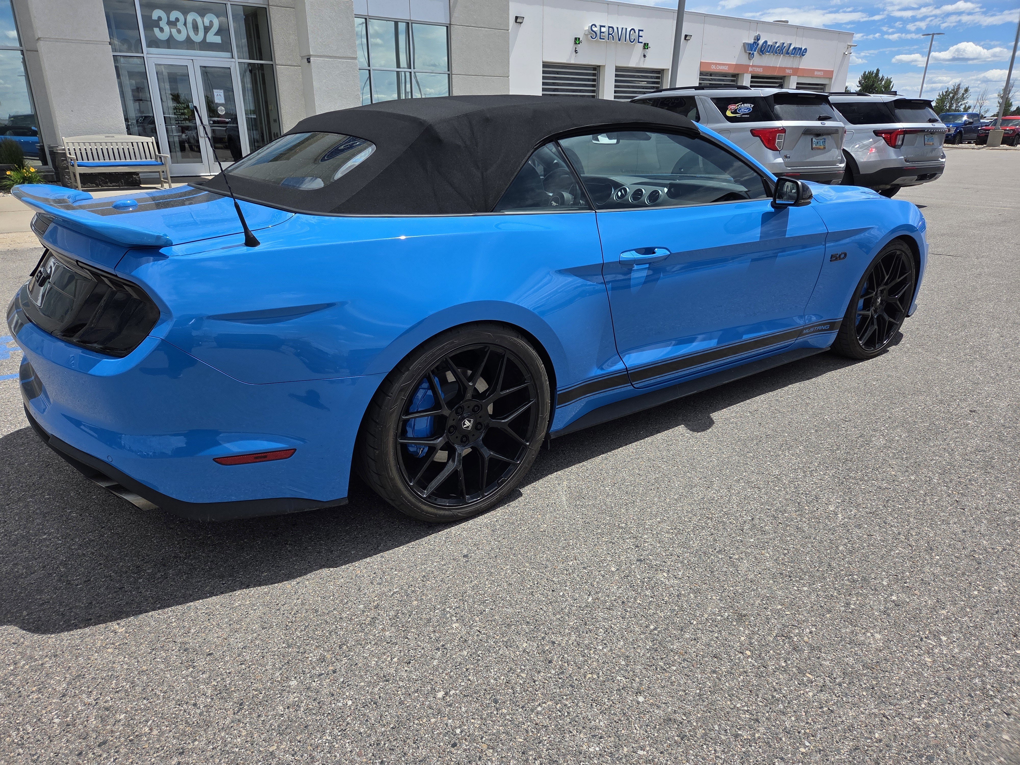 Used 2022 Grabber Blue Metallic Ford GT Premium image 4