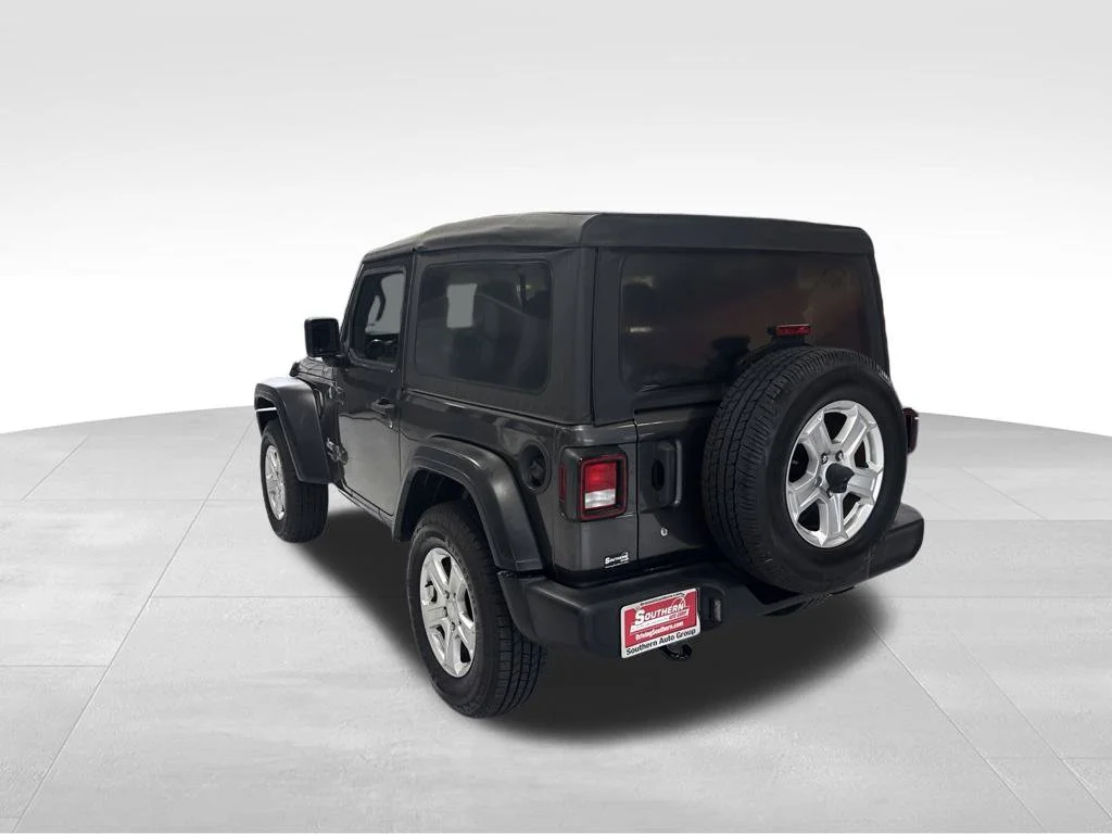 Used 2019 Gray Jeep Sport S image 5