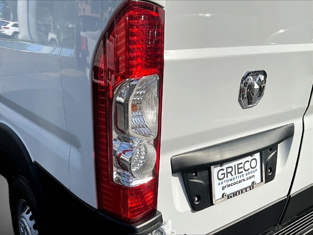 Used 2025 White Ram Base image 22