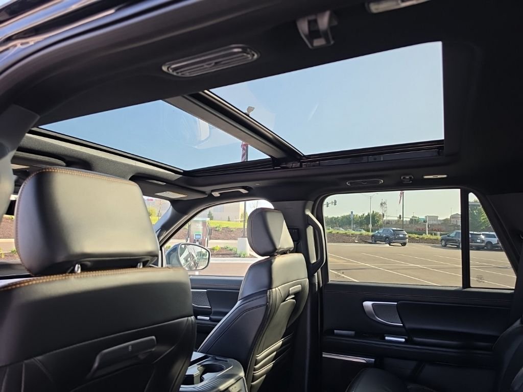 Used 2025  Ford Tremor image 25
